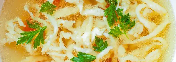 Jak zrobić lane kluski do zupy, aby były idealnie delikatne i smaczne