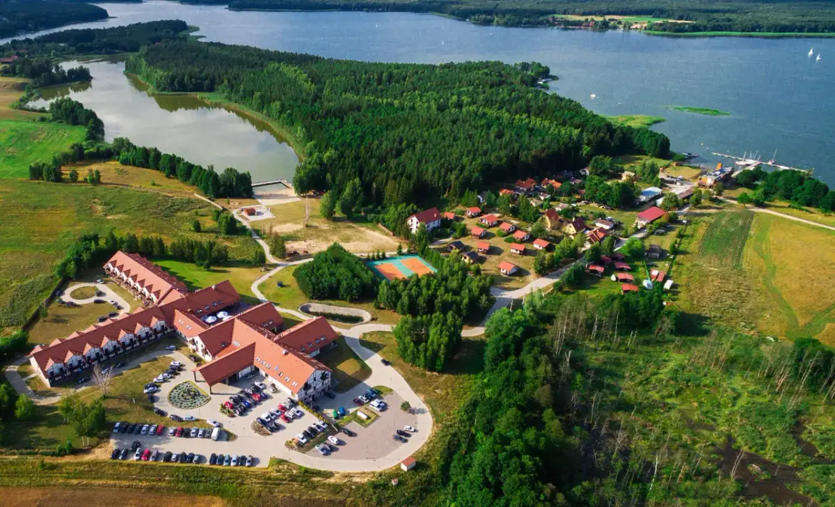 Najpiękniejsze mazurskie jeziora w pobliżu Mikołajek — co warto zobaczyć