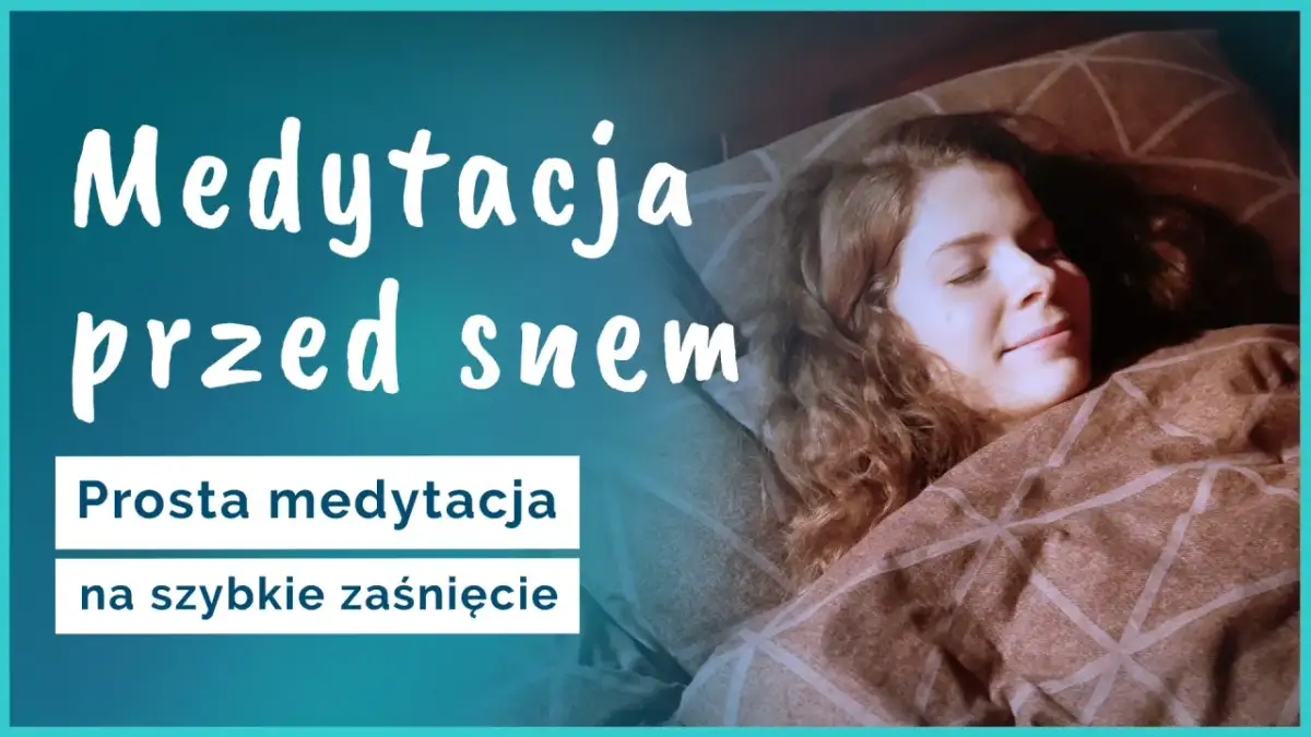 Kobieta śpi spokojnie pod kocem. Napis "Medytacja przed snem" sugeruje, że to prosta medytacja na bezsenność, która pomaga szybko zasnąć.