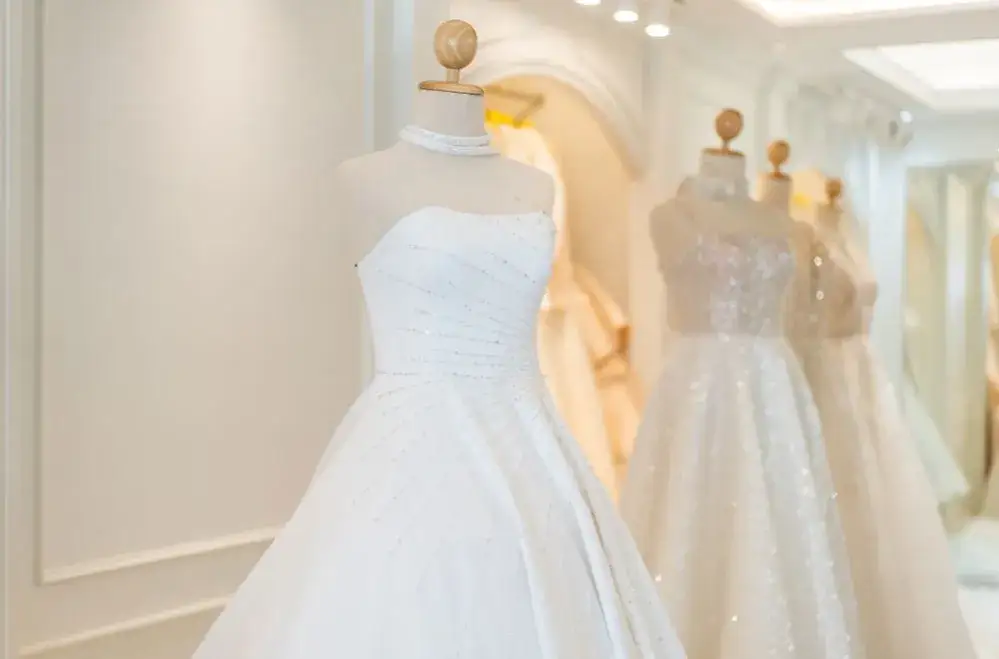 Ile kosztuje suknia ślubna 2026? Budżet i porady ekspertki