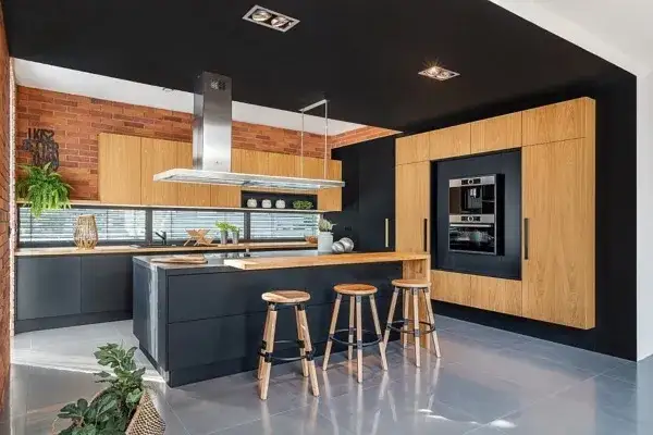 Jak położyć płytki w kuchni na podłodze bez błędów i frustracji