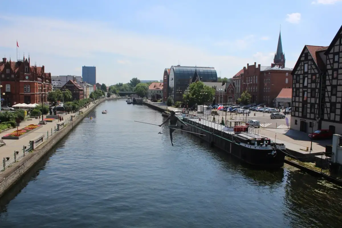 Jaka rzeka płynie przez Bydgoszcz? Odkryj tajemnice Brdy i Wisły