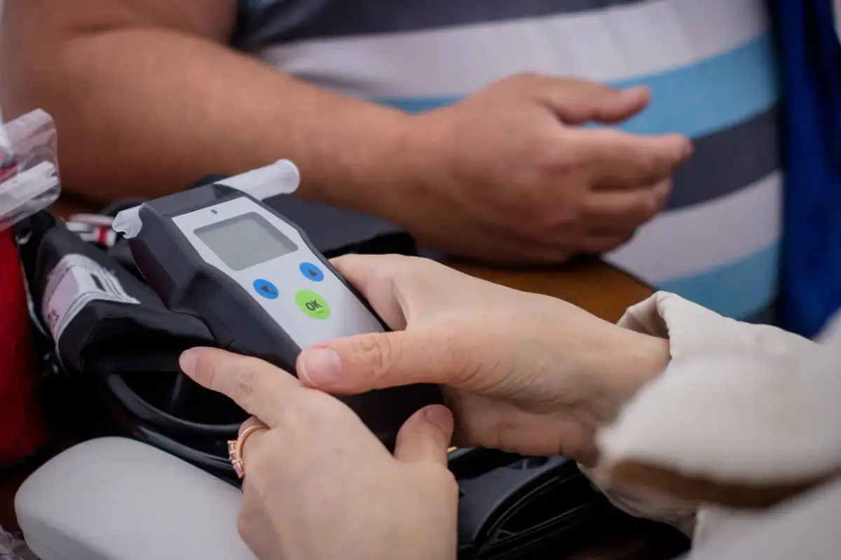 Badanie alkomatem w pracy: czy pracodawca może? Nowe zasady!