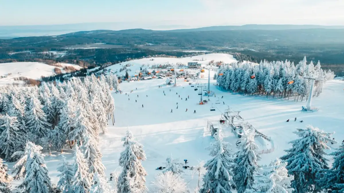 Zieleniec: Przewodnik po stokach, karnetach i atrakcjach 2025/2026