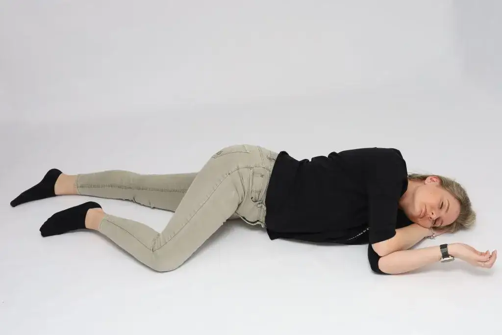 Kiedy stosować pozycję bezpieczną? Kluczowe informacje i zasady