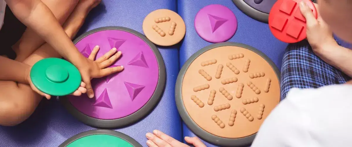 Rozwój sensoryczny co to znaczy i jak wpływa na dziecięcy rozwój