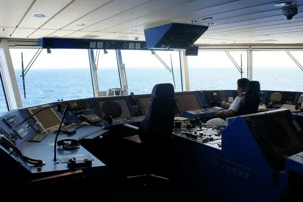 Ile zarabia elektryk na statku? Odkryj ukryte czynniki wpływające na wynagrodzenie