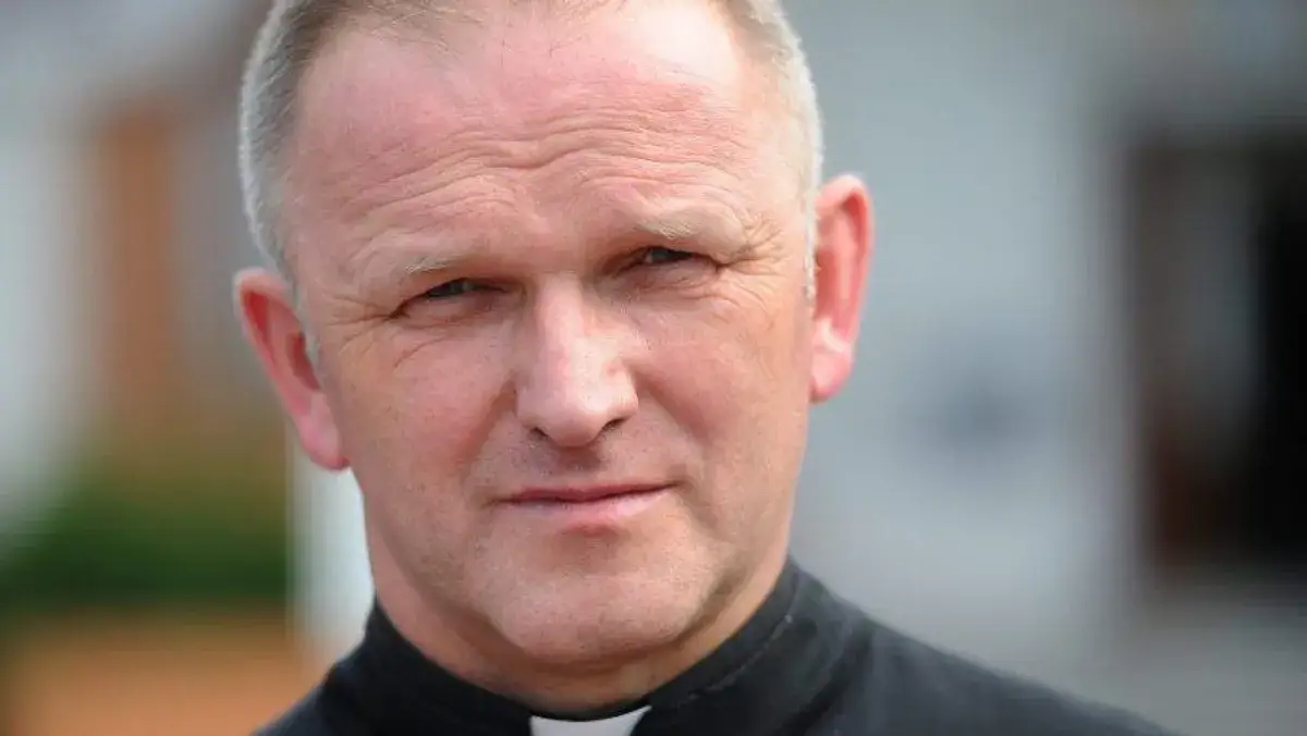 Gdzie mieszka ksiądz Lemański? Odkryj jego życie w Łodzi