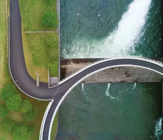 Mała elektrownia wodna: koszty, zyski, formalności. Czy warto?