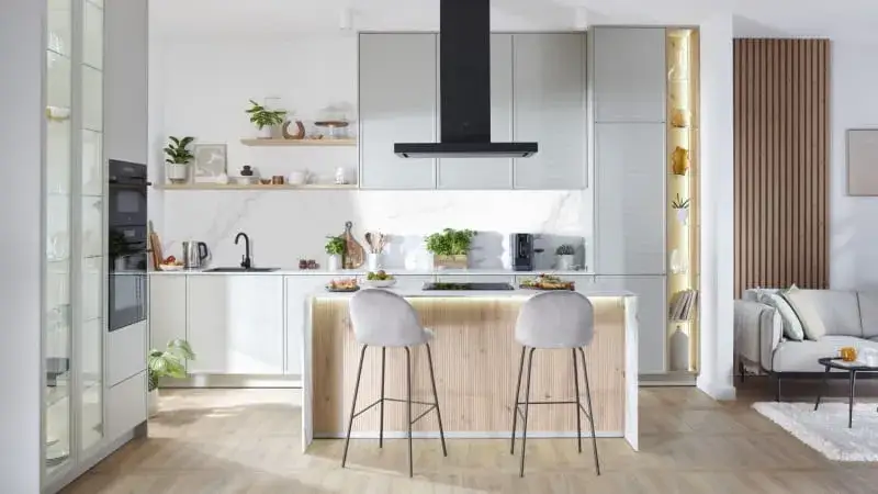 Salon z kuchnią: Jak dobrać kolory? Uniknij błędów!