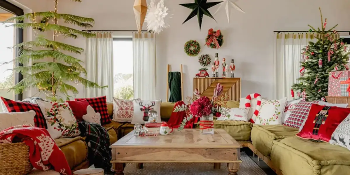 Jak udekorować salon na Boże Narodzenie? Magia świąt krok po kroku.