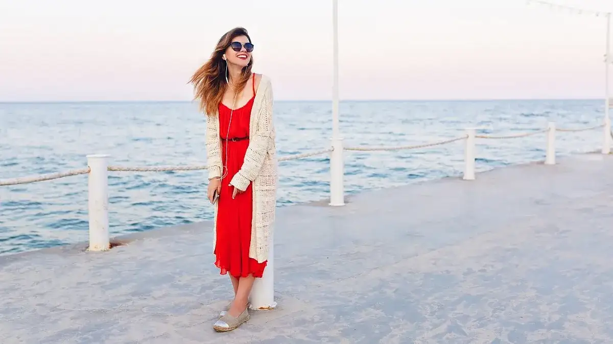 Espadryle damskie: 7 stylizacji na każdą okazję - poradnik