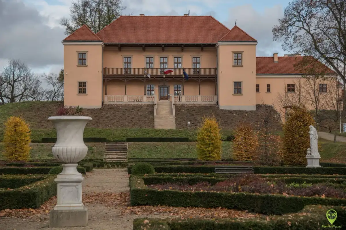 Odkryj Świętokrzyskie: Atrakcje, legendy i Twój plan podróży!