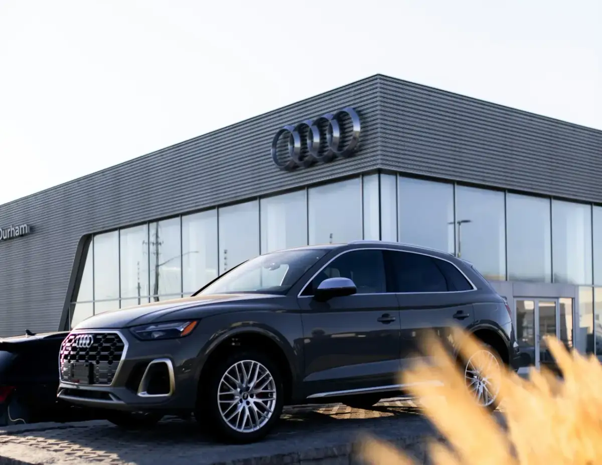 Kiedy kupić samochód z salonu, aby zaoszczędzić najwięcej pieniędzy?