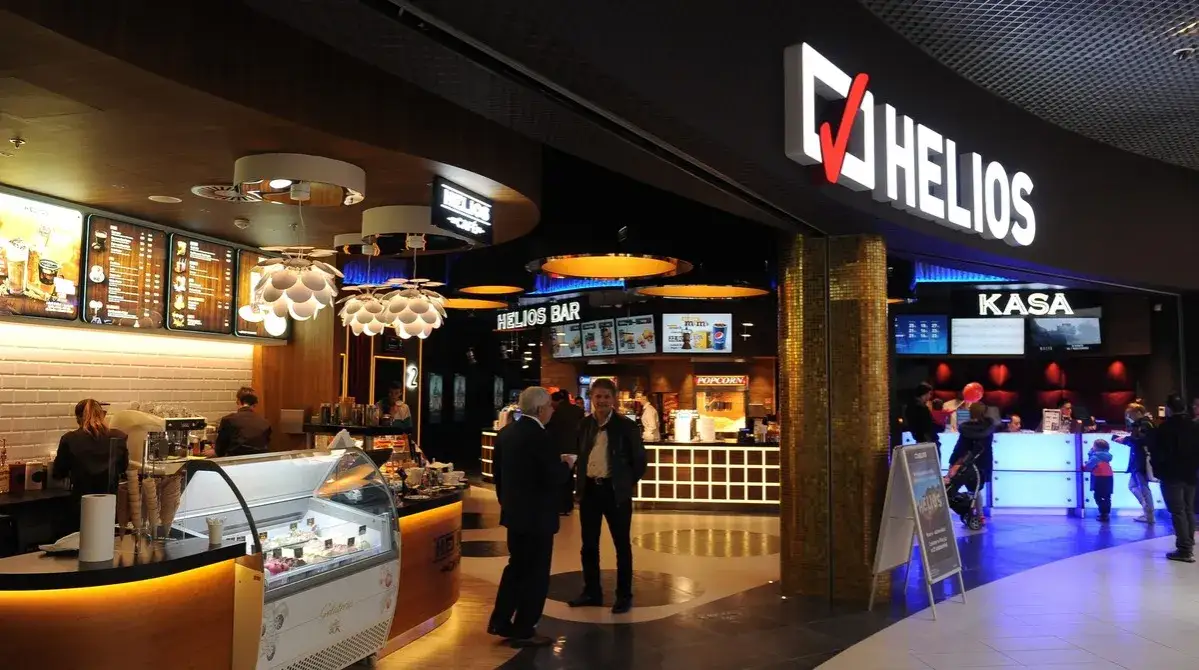 Ile kosztuje popcorn w kinie Helios? Ceny, smaki i promocje
