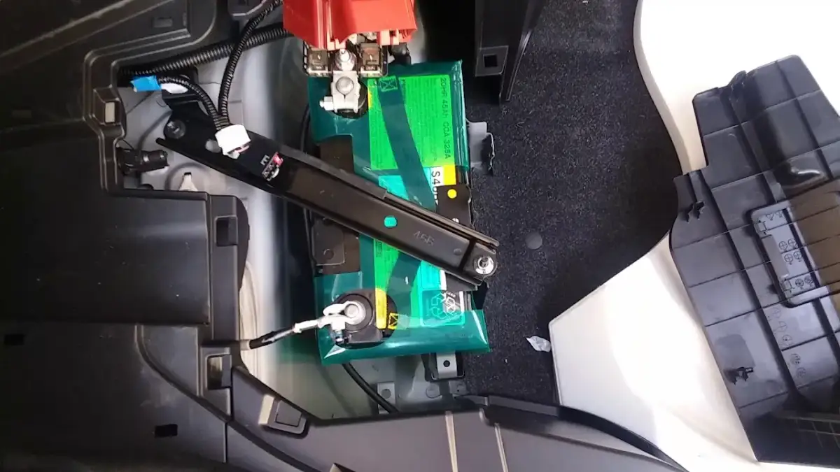 Gdzie jest akumulator w Toyota RAV4 Hybrid? Odkryj jego lokalizację