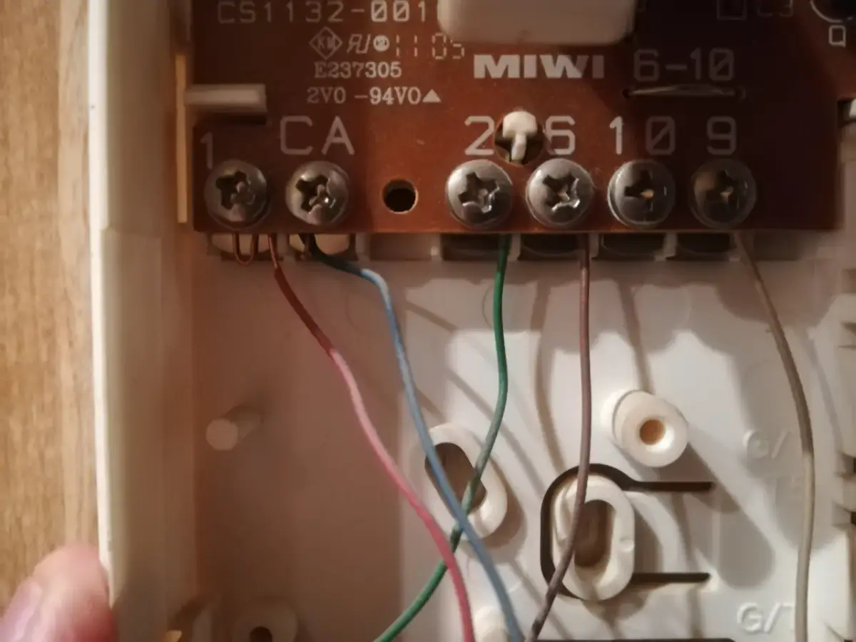 Jak podłączyć domofon w bloku 6 żył - uniknij najczęstszych błędów