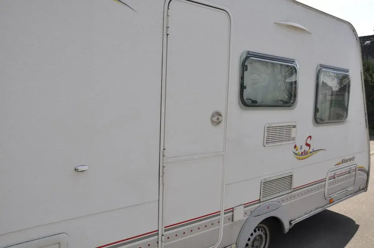 Czym pomalować przyczepę kempingową, aby uniknąć szybkiego łuszczenia?