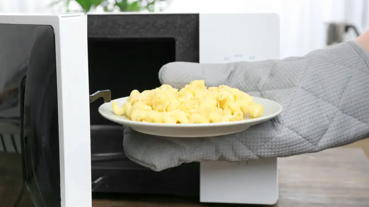 Cuire des pâtes au micro-ondes : facile, rapide, sans débordement !
