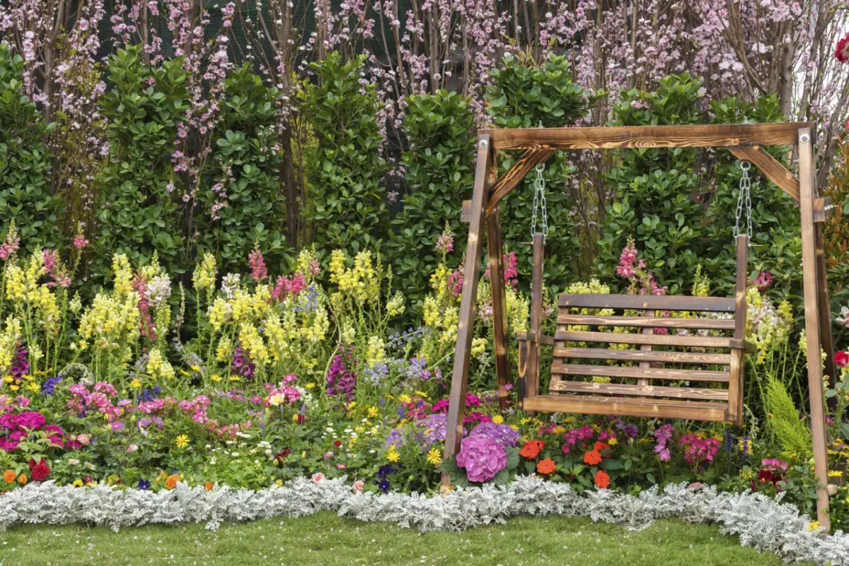 Jak zrobić huśtawkę ogrodową - proste kroki i niezbędne materiały