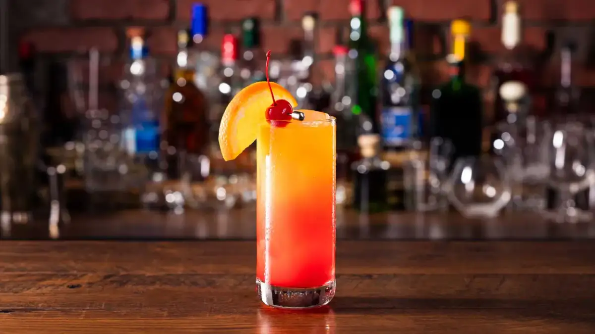 Tequila Sunrise: Ricetta IBA e Segreti per un'Alba Perfetta