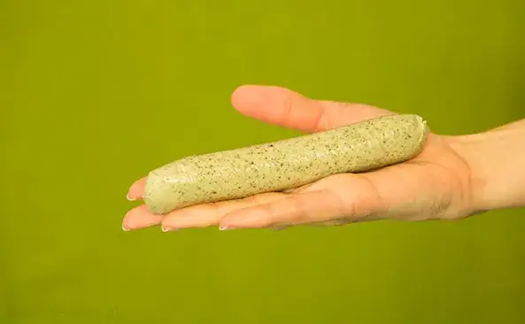 Ile waży biała kiełbasa? Waga, kalorie i porady