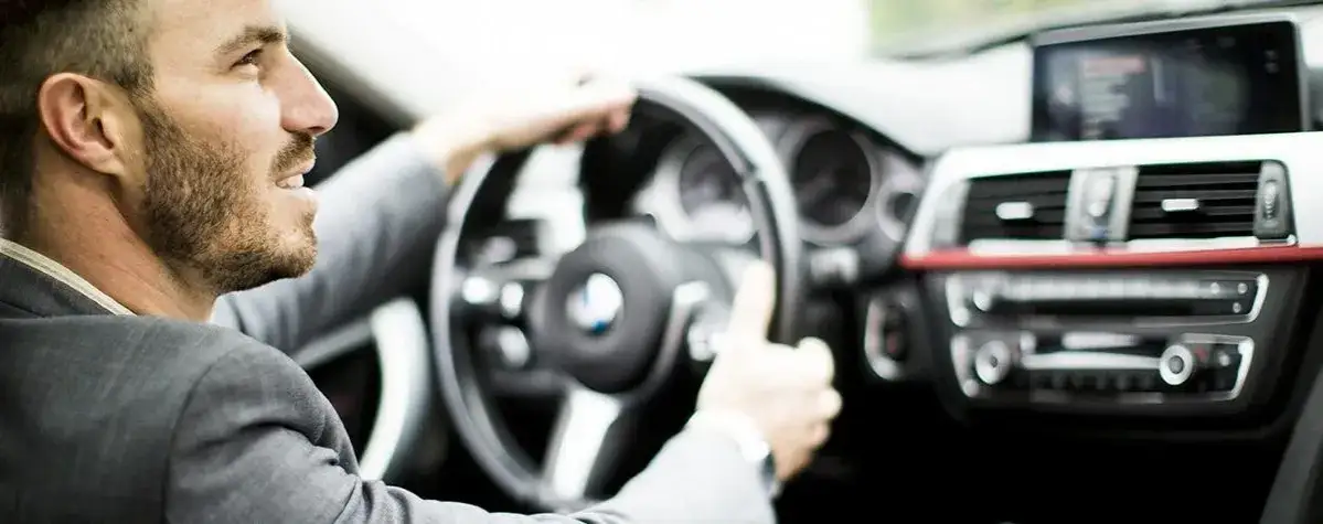 Zawodowy kierowca co to znaczy? Poznaj jego obowiązki i wymagania