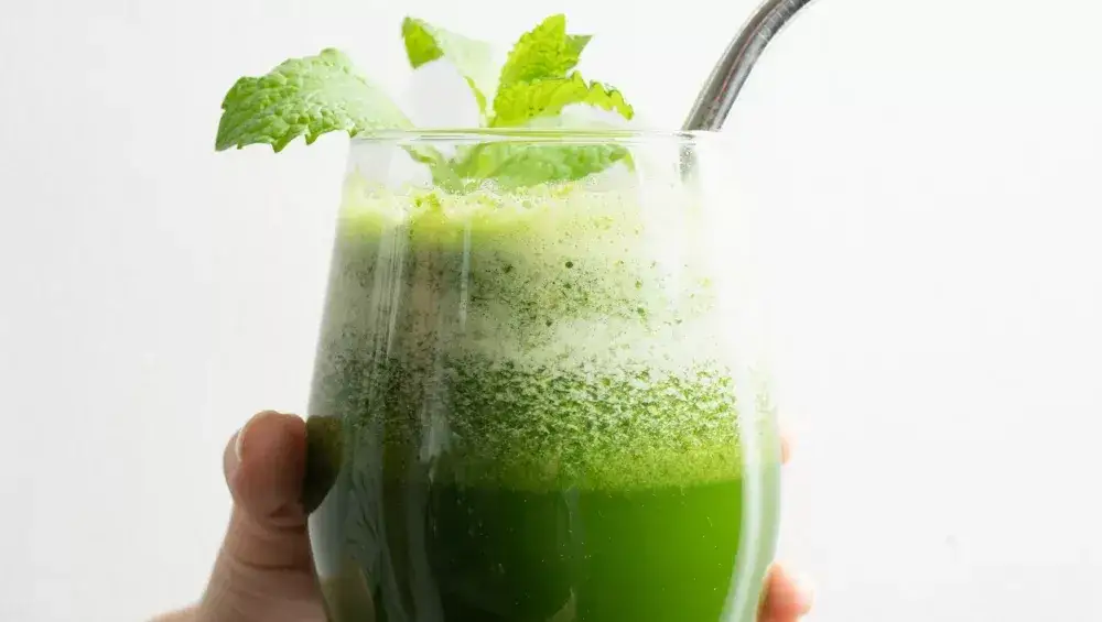 Zdrowy koktajl ze szpinakiem i jabłkiem, który poprawi Twoje samopoczucie