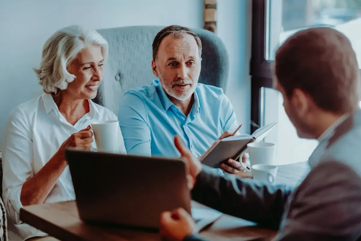 Jak działają biura nieruchomości? Prowizja, umowy, bezpieczeństwo