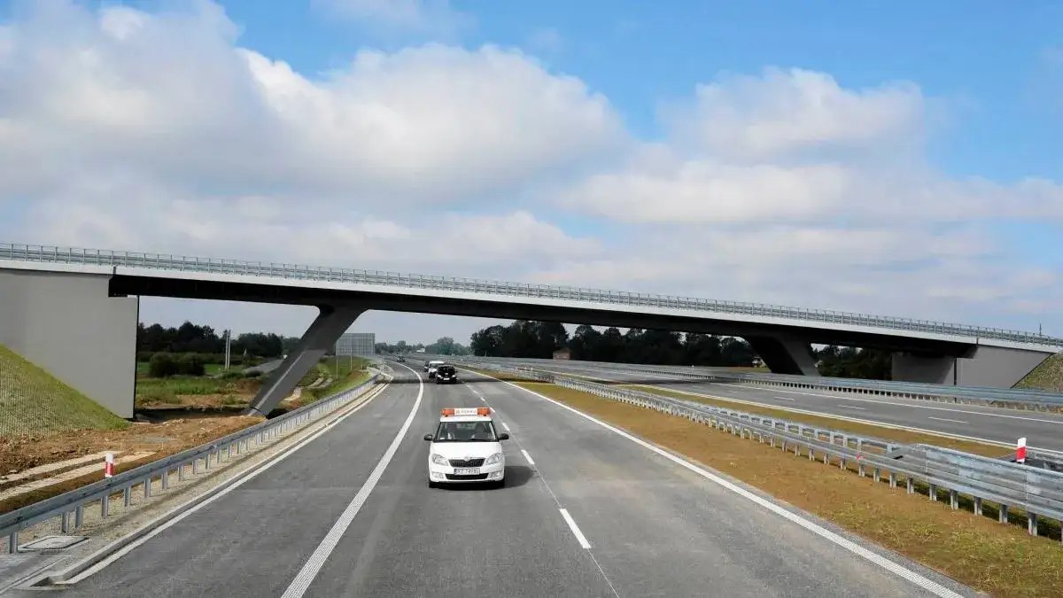 Otwarcie autostrady A4 Rzeszów-Jarosław: Co musisz wiedzieć o historii budowy