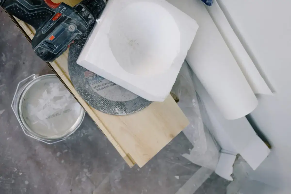 Malowanie styropianu: Czym i jak? Bezpieczne farby, bez topienia!