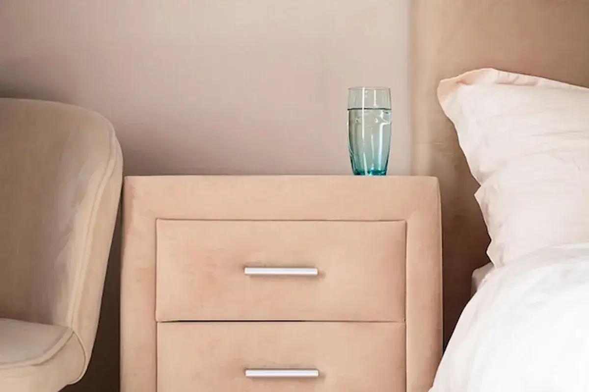 Jak jest po angielsku szafka? Poznaj różne tłumaczenia i przykłady