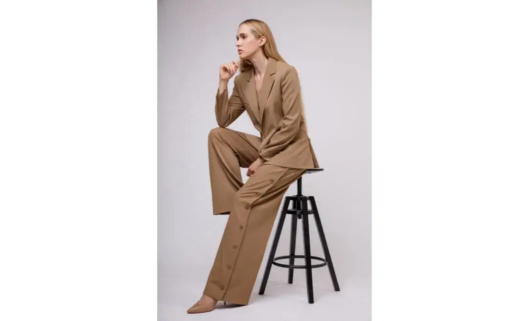 Jakie buty do szerokich spodni? Stylowe połączenia i porady