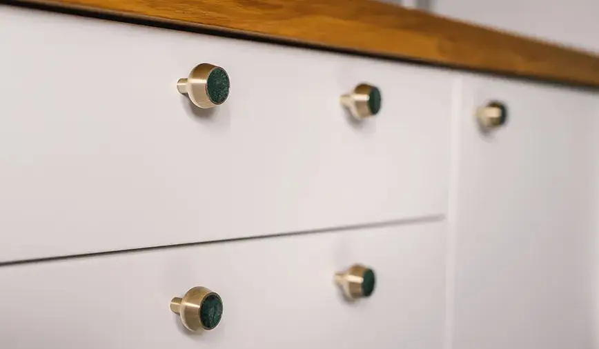 Jak zrobić uchwyty do mebli DIY? Praktyczny poradnik krok po kroku