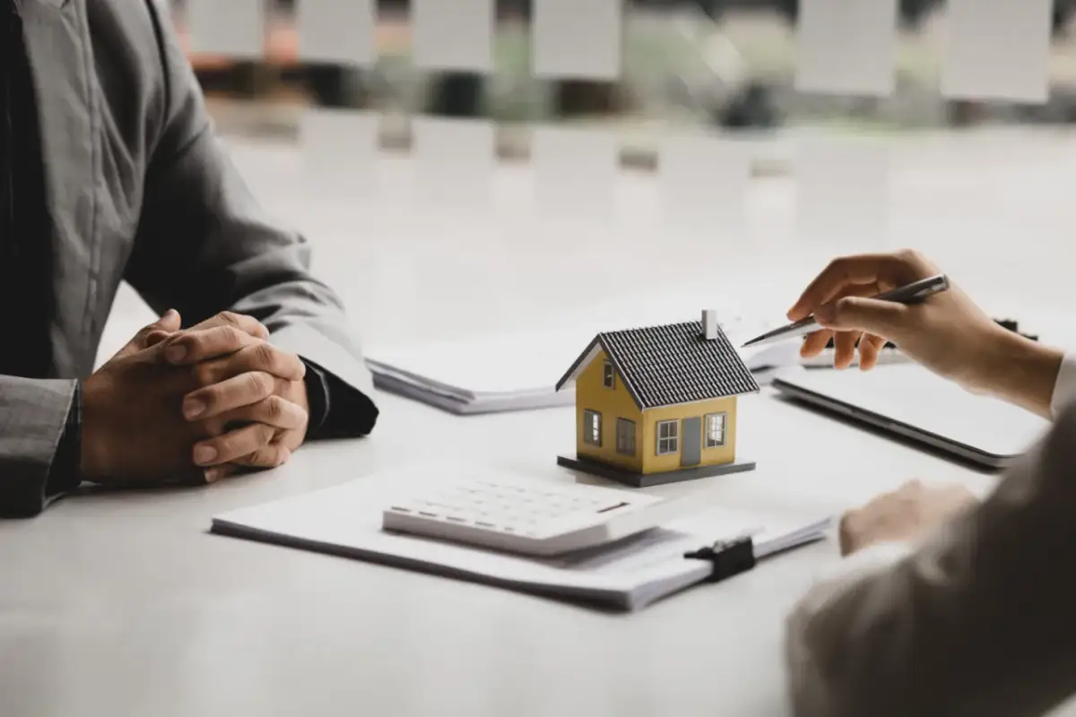 Jak zarobić na nieruchomości: sprawdzone strategie inwestycyjne