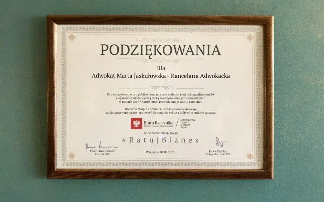 Jak podziękować adwokatowi za wygraną? Etykieta i co doceni.