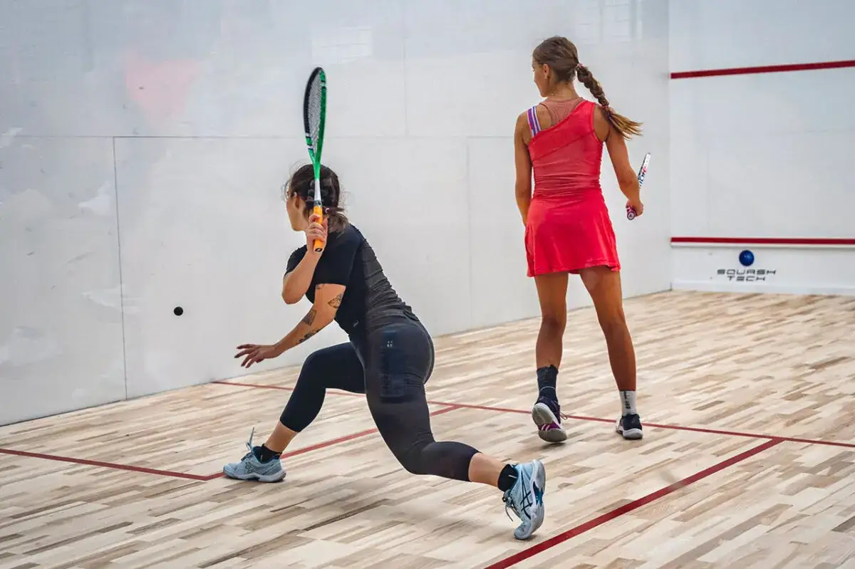 Squash Płock: Gdzie zagrać? Przewodnik po kortach i cenach