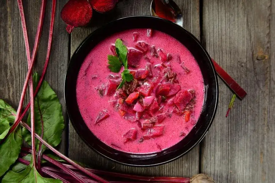 Zupa buraczkowa jak u babci – przepis na smak dzieciństwa