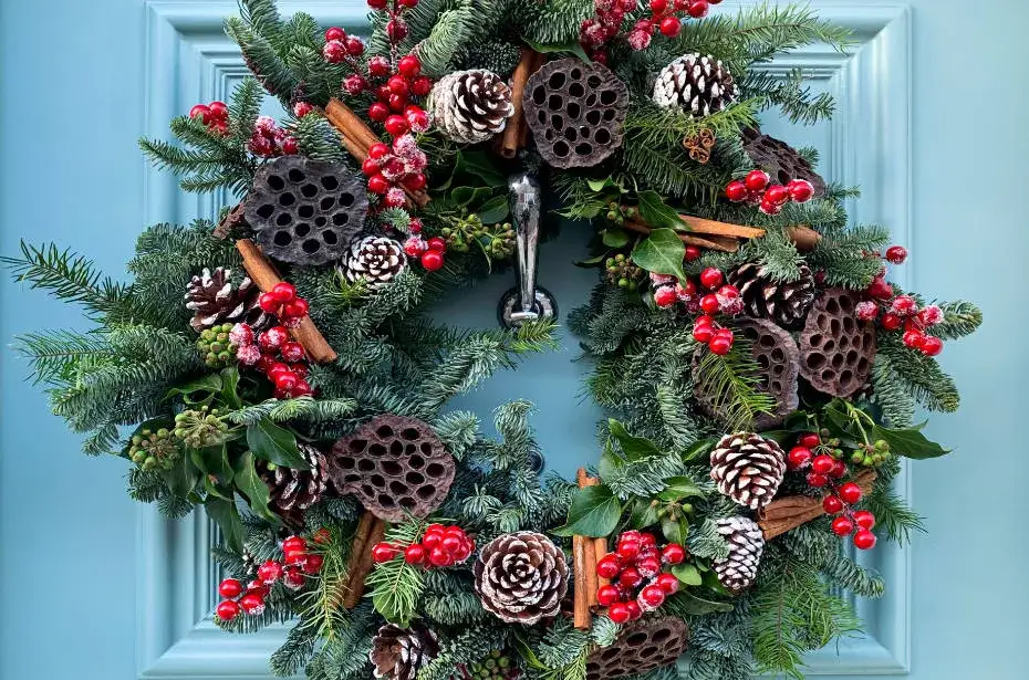 Ozdoby świąteczne na drzwi - proste sposoby na wyjątkowe dekoracje