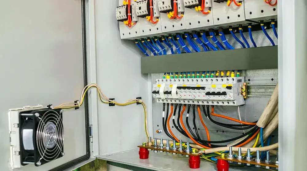 Jak zrobić opis rozdzielni elektrycznej, aby uniknąć błędów i zagrożeń