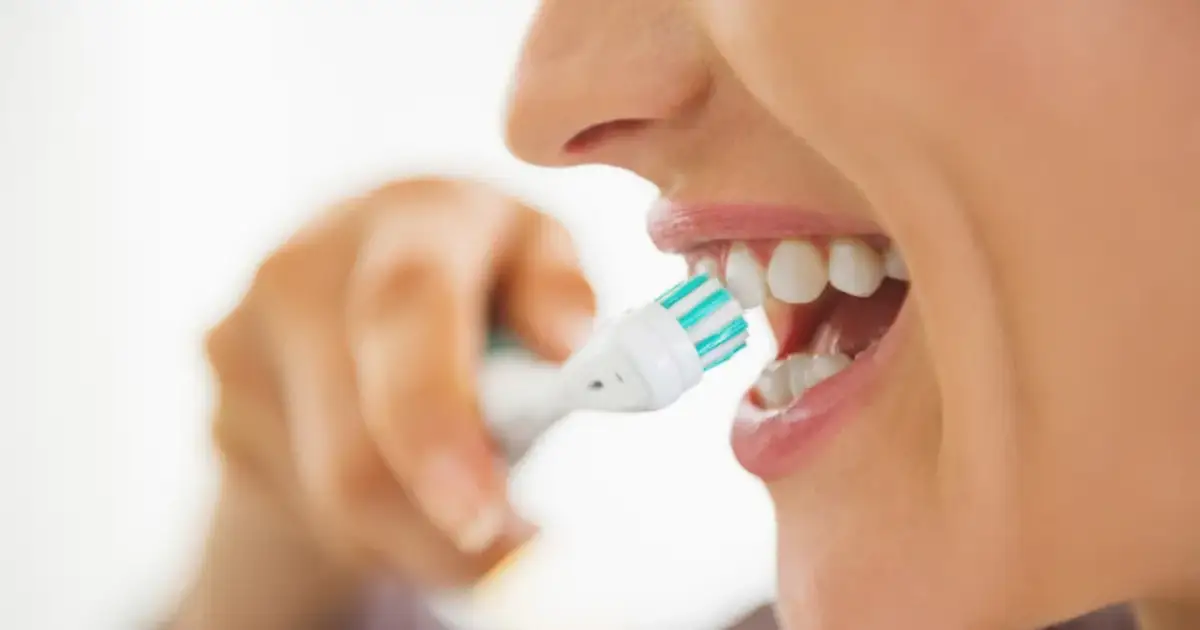 Nieświeży oddech? To nie tylko zęby! Gdzie szukać pomocy?