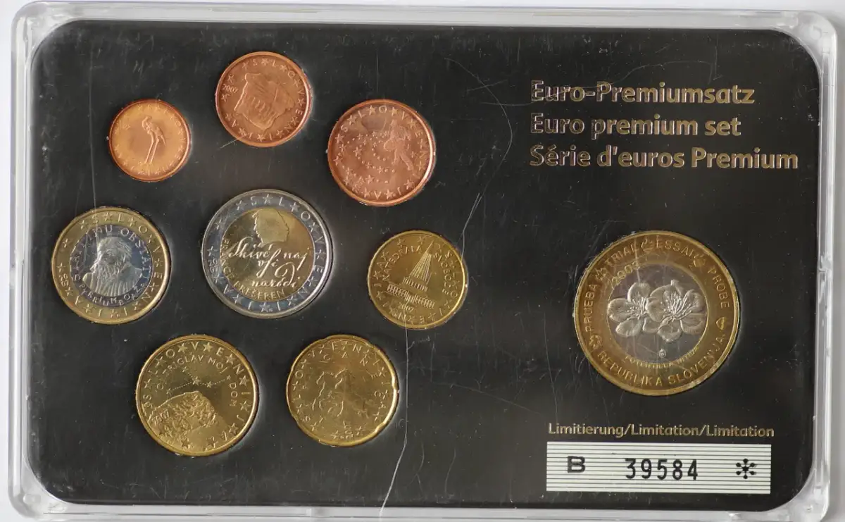 Zestaw monet euro ze Słowenii, pokazujący, że słowenia jaka waluta używa euro. Monety z 2007 roku.