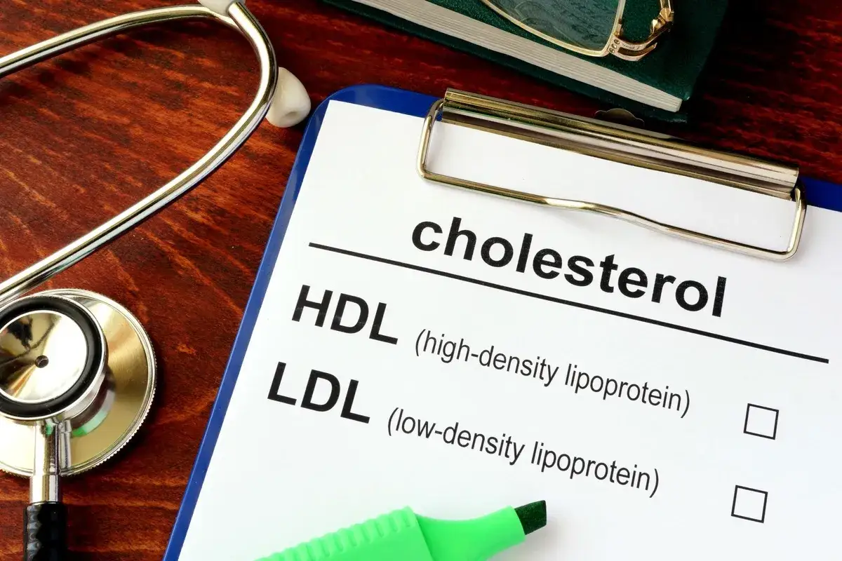 Czy leki na cholesterol obniżają ciśnienie? Sprawdź, co mówią badania
