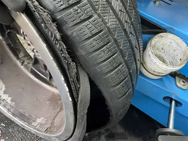 Czy można jeździć z śrubą w oponie? Poznaj ryzyko i skutki tej decyzji