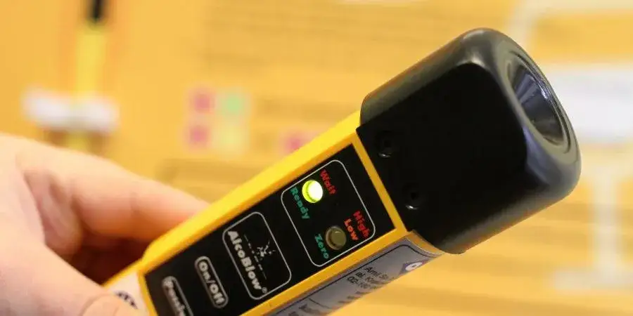 Alkomat w pracy od 2023: Co musisz wiedzieć o nowych zasadach?