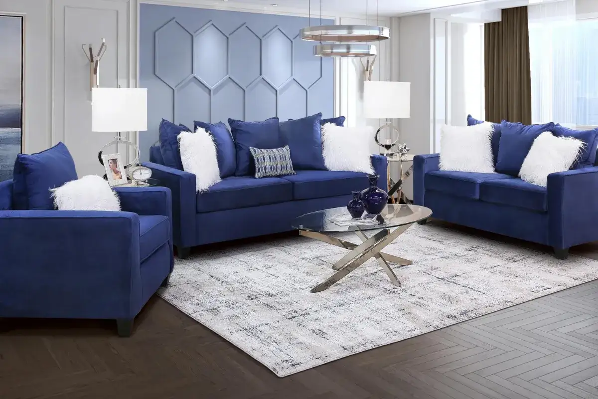 Granatowa kanapa: Jakie poduszki? Stwórz salon marzeń!