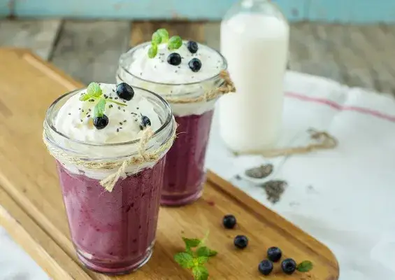 Pyszny koktajl z maślanki, który orzeźwi i doda energii na cały dzień