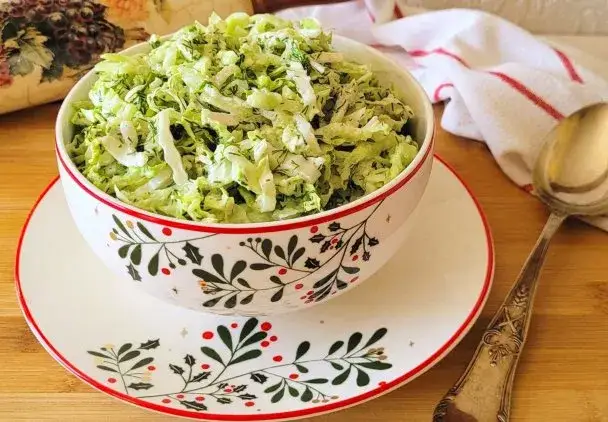 Jakie sałatki najlepiej pasują do schabowego? Sprawdź nasze propozycje!