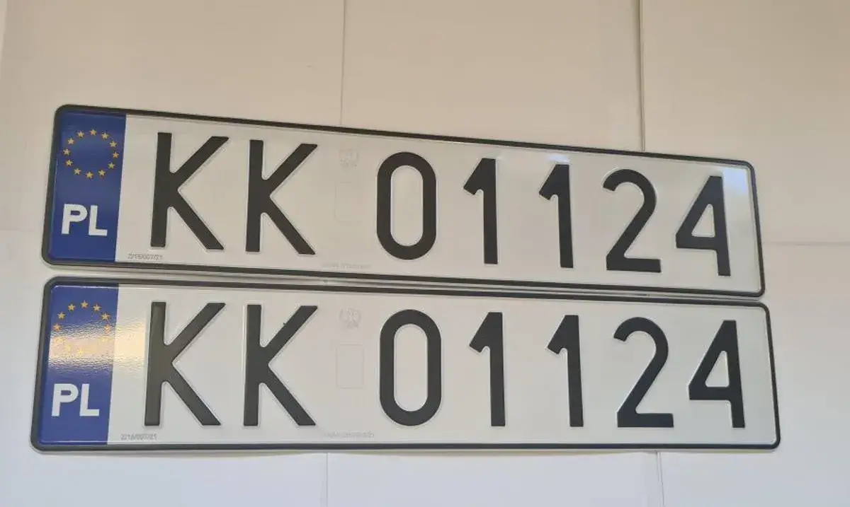 Tablice rejestracyjne KK: Co oznacza ten kod na polskich tablicach?