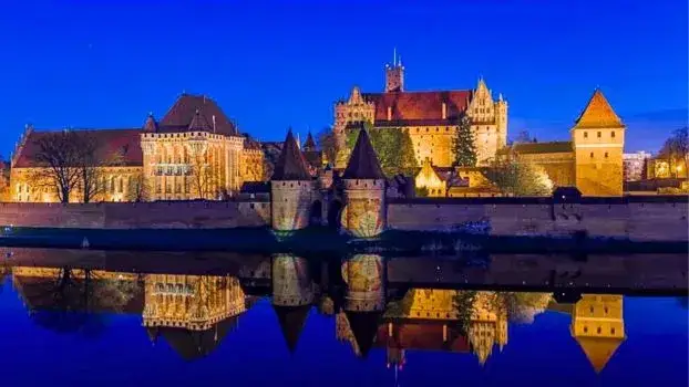 Malbork: Gdzie zjeść? TOP miejsca, widoki na zamek i lokalne smaki